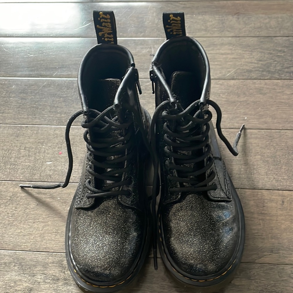 NEW Dr. Martens girls size 1 lace up boots sparkly black!